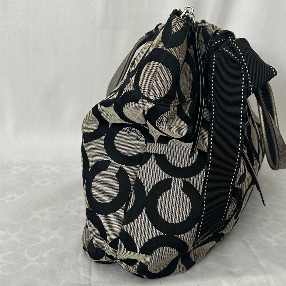 Coach Grey/Black Signature C Print Classic Poppy Travel Tote Bag Purse 🌺🌺 - Picture 4 of 16
